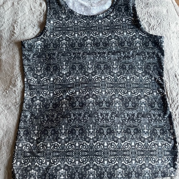 grey black and white. great for any activity size 1X - Picture 1 of 4